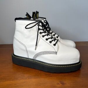 MIHARA YASUHIRO SEVEN Men’s 8.5 •  White Platform Heeled Lace Up Boots.